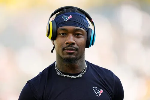 SHOCKING TRADE: New England Patriots Pull-Off Houston Texas 1000 Yards Receiver Stefon Diggs In Blockbusters Deal After Six-Years