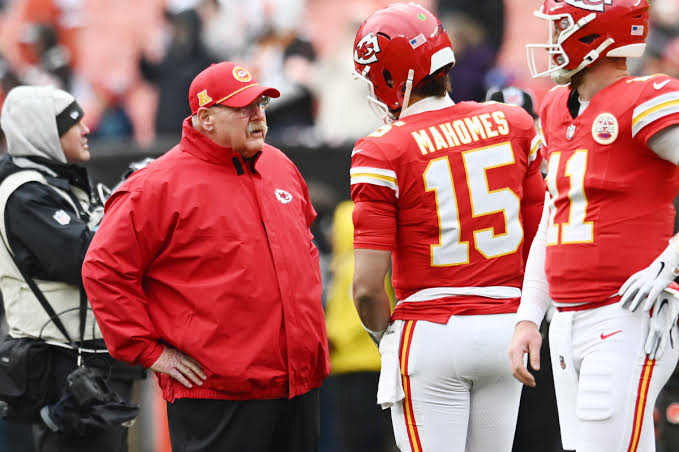 Mahomes’ New Right-Hand Man: Chiefs’ Backup QB Finds Common Ground in “Air-Raid Roots”