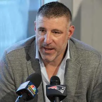 Breaking: Mike Vrabel, New England Patriots Head Coach, Stuns College Football World by Turning Down $15 Million Offer from Indianapolis Colts and Minnesota Vikings to Stay with Titans: ‘I Have No Plans Beyond… Read More Below👇👇