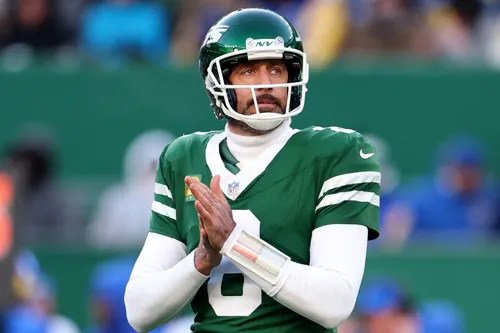 JETS-STEELERS BLOCKBUSTER TRADE IN THE WORKS?! Aaron Rodgers Buzz Ignites Speculation