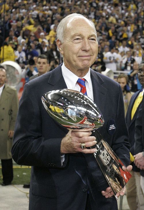 BREAKING NEWS: Green Bay parkers Legend Bryan Bartlett Starr also know as “Bart Starr” Returns as Co-Owner In a monumental announcement Green Bay parkers CEO Mark Murphy family has officially declared that Bart Starr the legendary Designated hitter (DH) and long-time face of the franchise, will return to the organization in 2025 as a co-owner..…view more