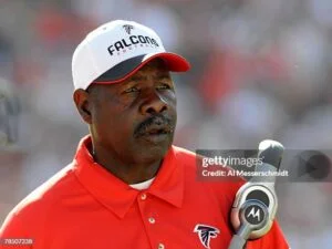 BREAKING NEWS: Kansas City Chiefs Legend Emmitt Thomas Returns as Co-Owner In a monumental announcement, Kansas City Chiefs owner Hunt family, has officially declared that Emmitt Thomas the legendary Cornerback, and long-time face of the franchise, will return to the organization in 2025 as a co-owner..…view more