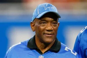 BREAKING NEWS: Oklahoma sooners Legend Billy Sims also know as “Billy Ray Sims” Returns as Co-Owner In a monumental announcement Oklahoma sooners owner the University of Oklahoma sooners family has officially declared that Billy Ray Sims the legendary Designated hitter (DH) and long-time face of the franchise, will return to the organization in 2025 as a co-owner..…view more