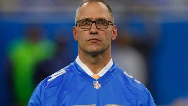 BREAKING NEWS: Detroit Lions Legend Chris Spielman Returns as Co-Owner In a monumental, Detroit Lions which is owned by Sheila Ford Hamp has officially declared that Chris Spielman the legendary center and long-time face of the franchise, will return to the organization in 2025 as..…view more……
