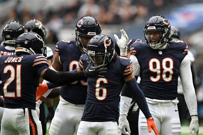 Breaking News: Another shocking exit from Chicago Bears: barely a minute ago, their star RB Travis Homer formally turned down a new contract extension with Chicago Bears, leaving to join Washington Commanders The 26 years-old appeared to be waving good-bye