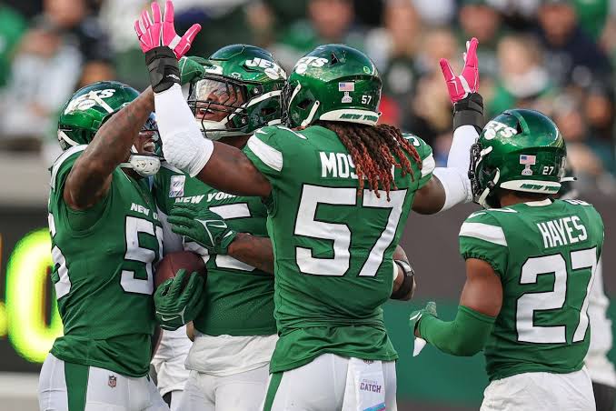 According to ESPN 2 minutes ago, it was announced to the New York Jets fans that the franchise tight end has officially reached a personal agreement with the Arizona Cardinals on a 4-year, $121.7 million deal after he terminated his contract with the New York Jets this morning due to…..
