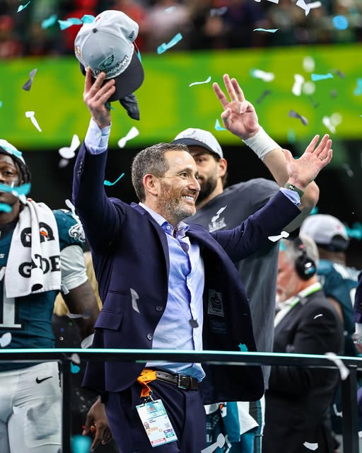 Philadelphia Eagles Celebrate Howie Roseman’s Birthday: A Visionary Leader Behind the Team’s Success Today, the Philadelphia Eagles organization and fans come together to celebrate the birthday of Howie Roseman, the team’s Executive Vice President and General Manager. Roseman’s tenure with the Eagles has been nothing short of transformative, as he has overseen one of the most dynamic periods in the franchise’s history.