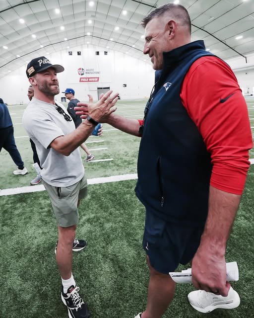 The New England Patriots’ 2025 Organized Team Activities (OTAs) have garnered significant attention with the return of two franchise legends: new head coach Mike Vrabel and former wide receiver Julian Edelman. Their presence at OTAs not only evokes nostalgia but also signals a renewed commitment to discipline, accountability, and a revitalized team culture
