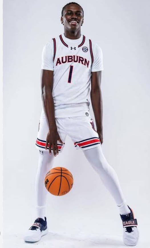 Breaking News: Auburn Tigers Football standout Williams Adams has landed a multimillion-dollar endorsement deal with both Nike and EA Sports. This high-profile agreement marks a major milestone in his budding career, positioning him as one of the most marketable young athletes in college basketball.