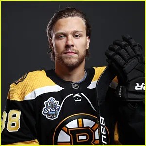 In a striking display of compassion and profound generosity, Boston Bruins superstar David Pastrňák and his wife, Rebecca Rohlsson, have confirmed their commitment to donate half of his season winnings and sponsorship deals t