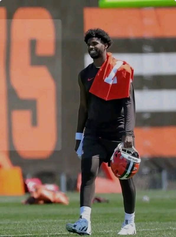SHEDEUR SANDERS DOMINATING BROWNS ROOKIE CAMP. HE IS ‘MILES AHEAD’ OF DILLON GABRIEL, PER INSIDERS. While early reports suggest Sanders made a strong initial impression, Gabriel’s consistency and experience cannot be overlooked. The Browns’ quarterback room remains competitive, and the coming months will be pivotal for both rookies as they vie for their positions on the team…