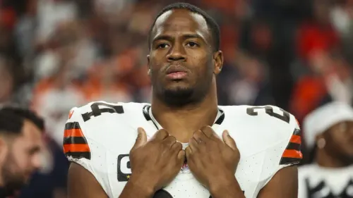Nick Chubb Agrees to Sign with Chicago Bears in Stunning Move – The agreement marks a major acquisition for Chicago, which has been looking to add power and experience to its backfield ahead of the 2025 season. “This is a fresh start and a new challenge,” Chubb said in a brief statement released through his agent. “I’m excited to be part of a historic franchise and help the Bears make a deep playoff run.”