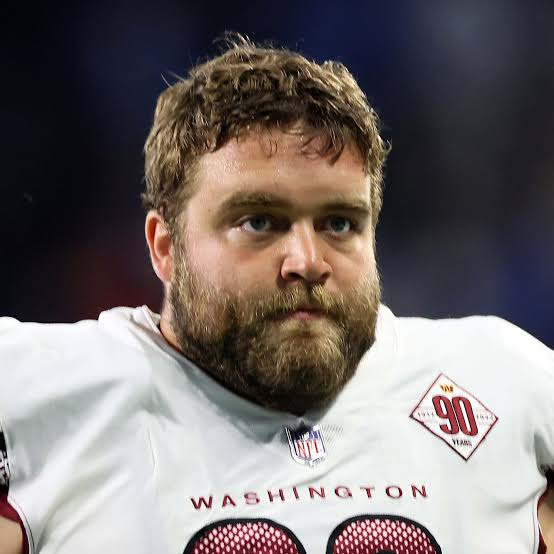 Shocking News: Beloved Patriots Star on the Offensive Line Says Goodbye to Football Forever