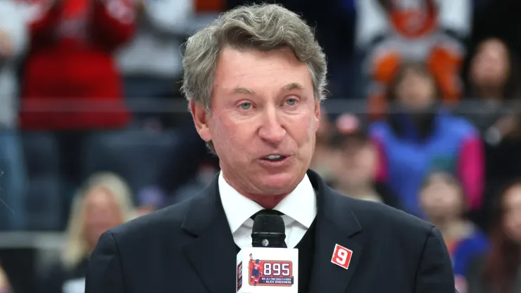 BREAKING NEWS: Edmonton Oilers Canadian ice Hockey LegendWayne Gretzky  Returns as Co-Owner In a monumental announcement, Edmonton Oilers owner the Daryl Allan Katz family has officially declared that Wayne Gretzky the legendary  and long-time face of the franchise, will return to the organization in 2025 as a co-owner..…view more