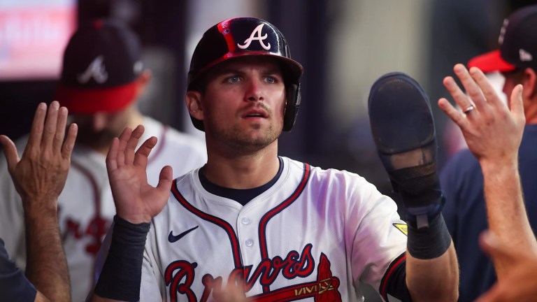 MLB Trade Deadline Announcement.According to the latest trade announcement, ESPN has officially reported that the Atlanta Braves’ third baseman will depart before the deadline. The franchise third baseman of the Atlanta Braves has officially accepted a three-year, $81.7 million contract with the Cincinnati Reds, shortly after it was reported that he had rescinded his contract with the Atlanta Braves due to