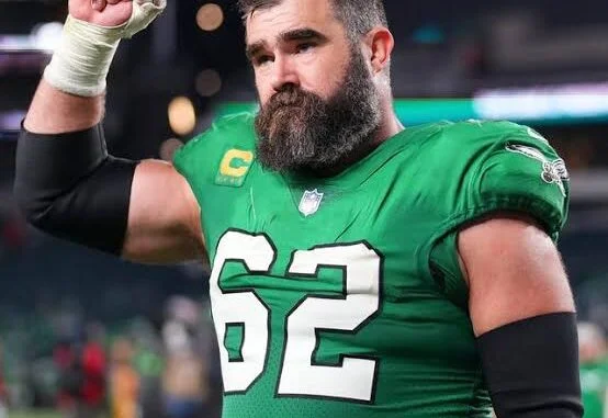 BREAKING: The Carolina Panthers are officially set to sign Eagles’ two-time Pro Bowler Jason Kelce to a 2-year, $42.3 million contract…