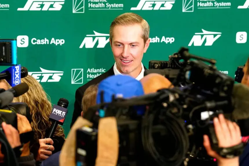 BREAKING NEWS: New York Jets Management Led by Darren Mougey Launches Bold $25 Million Photographic Collaboration Project Featuring Chicago Bears Football Imagery in Unprecedented Cross-Sport Marketing Move and… 