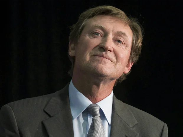 BREAKING NEWS: Edmonton Oilers legend and respected Team Icon Wayne Gretzky acknowledges his Former team, gifts them two buses, after visiting team to…