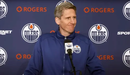 NHL OFFICIAL NEWS: NHL Officially Declines Blockbuster Trade Between Edmonton Oilers and Toronto Maple Leafs. the National Hockey League (NHL) has officially declined the much-anticipated blockbuster trade deal between the Edmonton Oilers and the Toronto Maple Leafs. The proposed trade, which had been in the works for several weeks, was expected to reshape the landscape of both teams heading into the upcoming season…. Read more details in.