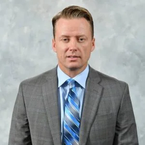 BREAKING NEWS: Edmonton Oilers Current Head Coach Glen Gulutzan Earlier Today Receives a Shocking and Strange Message from the Former Coach Kris Knoblauch Concerning the…