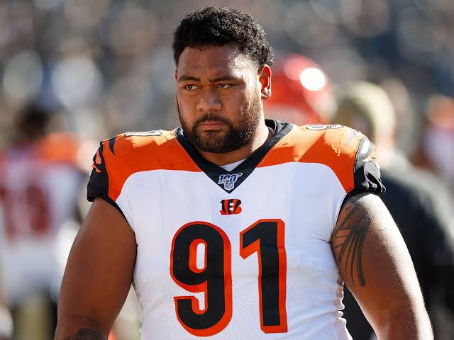 BREAKING: The Colts place an offensive lineman on the IR and fill the roster spot by signing a player from one of their coaches’ past