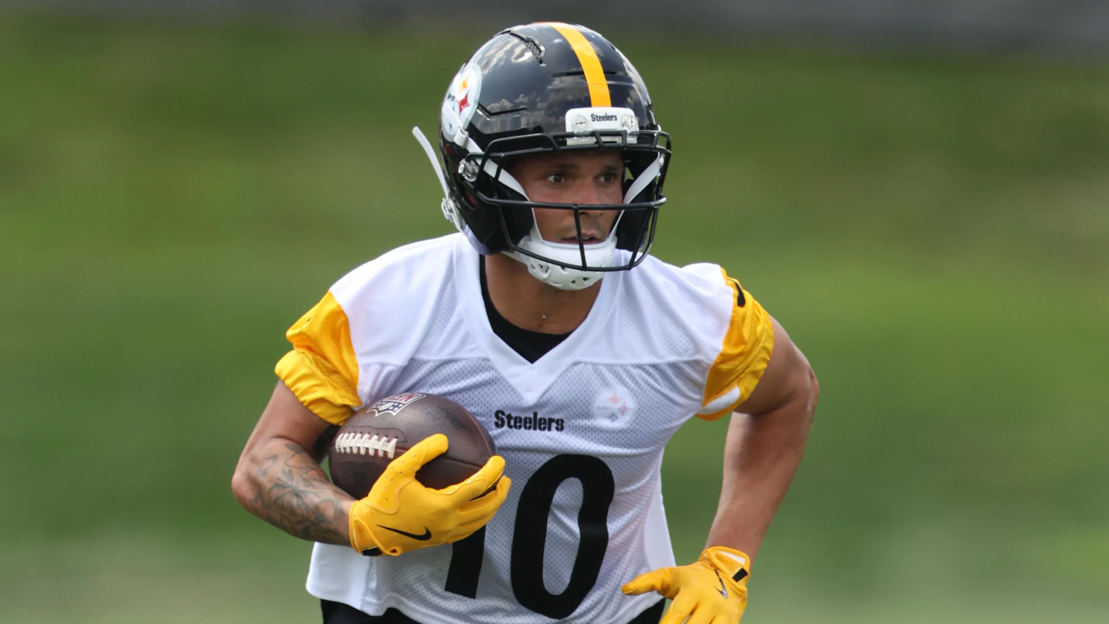 WHAT DID AARON RODGERS JUST SAY TO ROMAN WILSON? You Won’t Believe the Message!