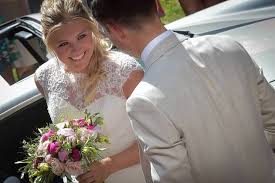 Wout van Aert viert zijn huwelijksjubileum met een ontroerende boodschap en een speciaal cadeau voor zijn vrouw, Sarah De Bie…lees meer