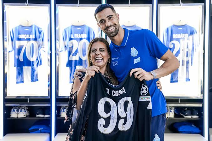 “Um momento muito difícil” – O capitão do FC Porto, Diogo Costa, partilha uma mensagem emotiva após o acidente de viação da mãe 💔👇👇