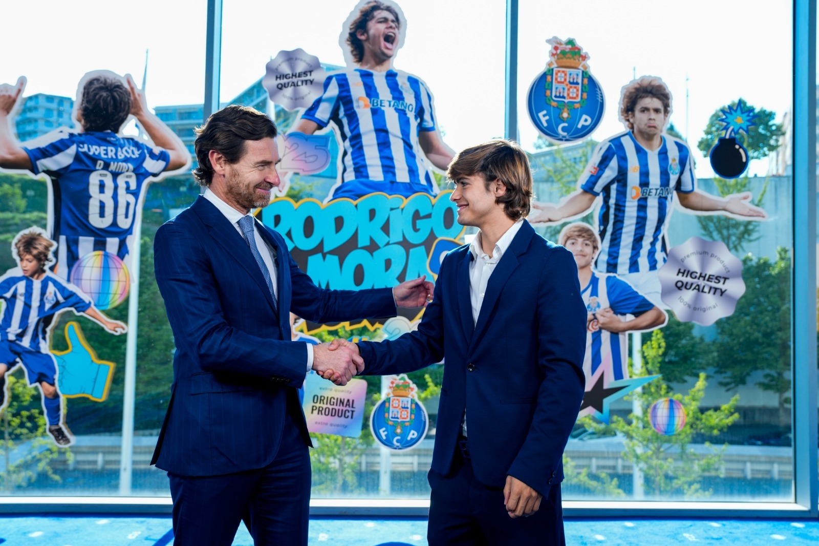 Compromisso e lealdade a longo prazo: Mora concordou com a renovação do seu contrato com o FC Porto, que o manterá no clube até 2030. Manifestou a sua felicidade no Porto e deixou claro que…