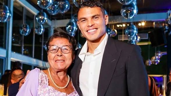 R.I.P: Thiago Silva lamenta a morte dolorosa da mãe, de 70 anos, enquanto o Chelsea envia mensagens de carinho no Dia da Mãe…
